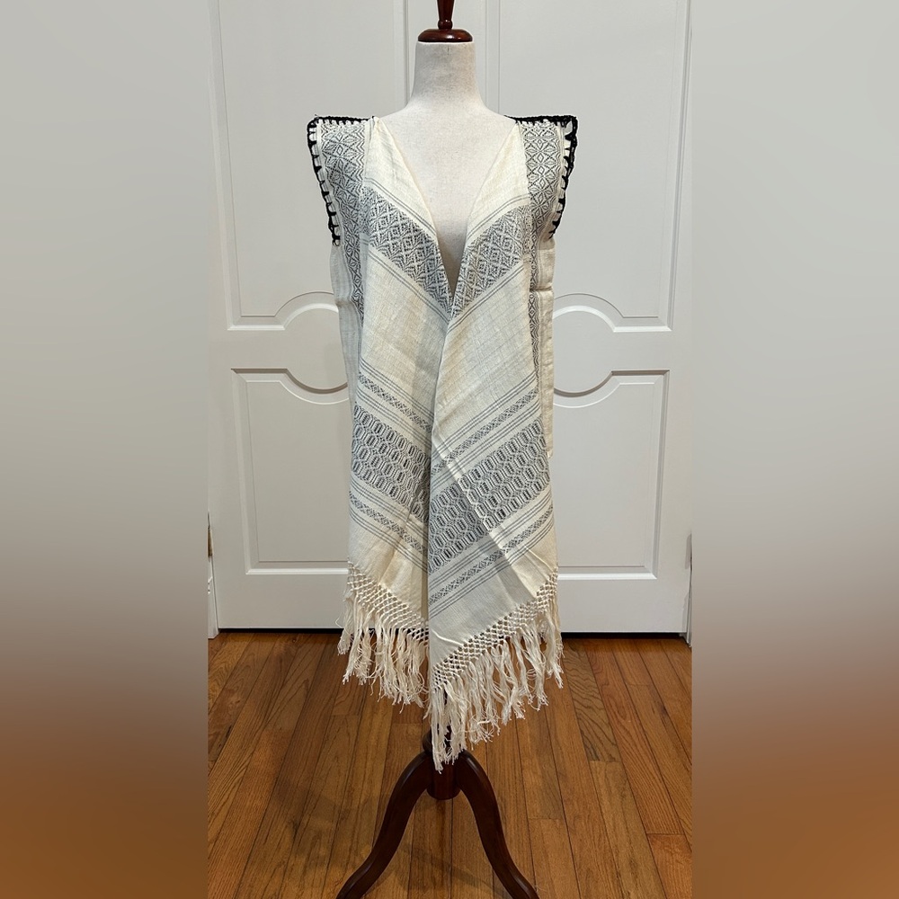 Traditional Mexican rebozo from Oaxaca. Mexican shawl. Fringed open front Vest.